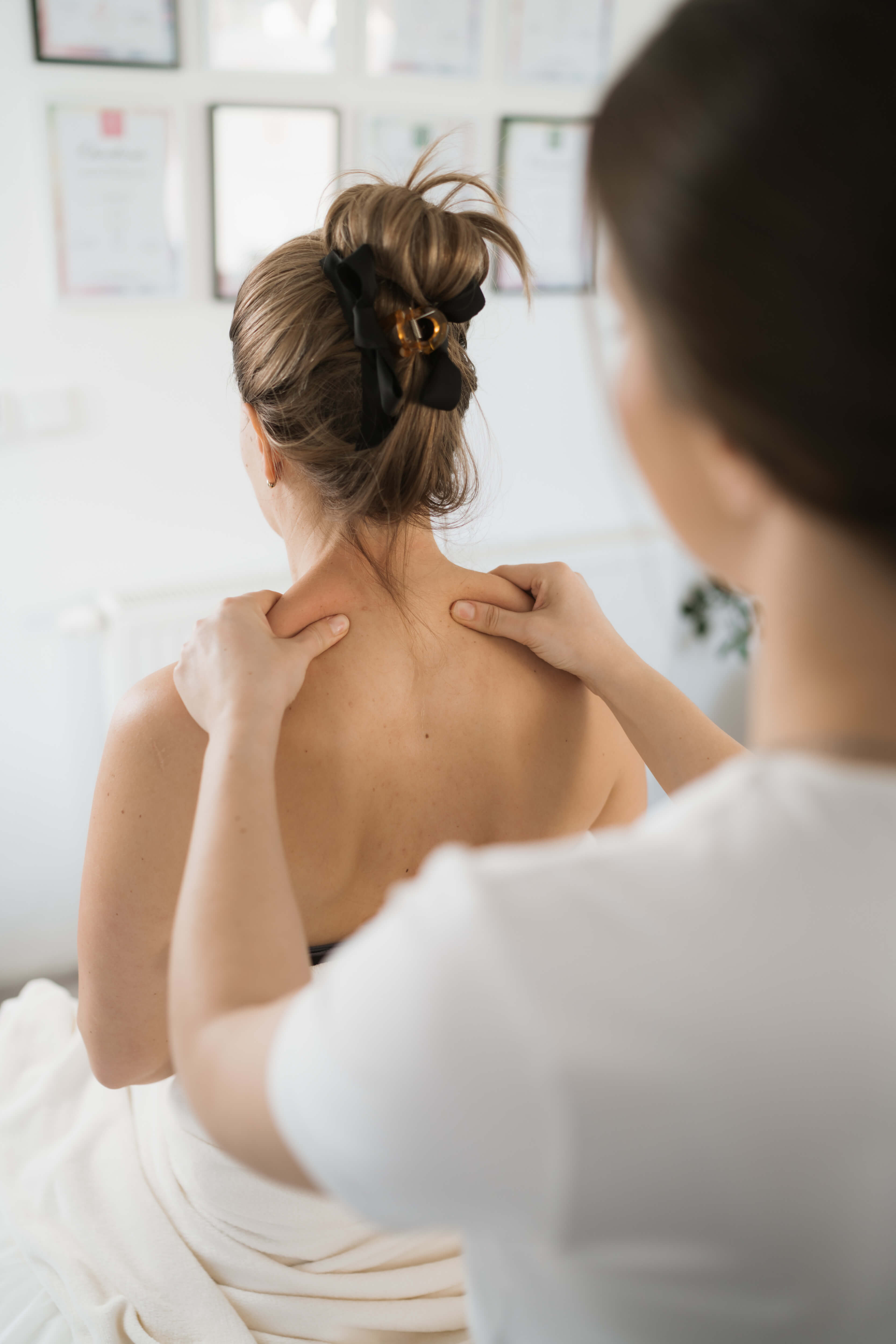 Uvoľňujúca masáž chrbta a šije